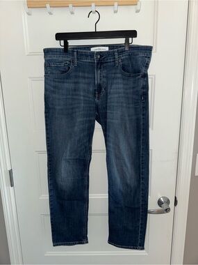 Calvin Klein Jeans Men’s Indigo Straight Leg Jeans